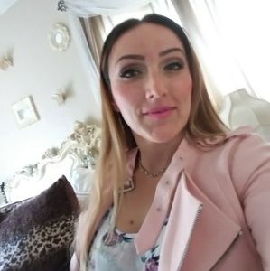 Meet your Posher Mayra